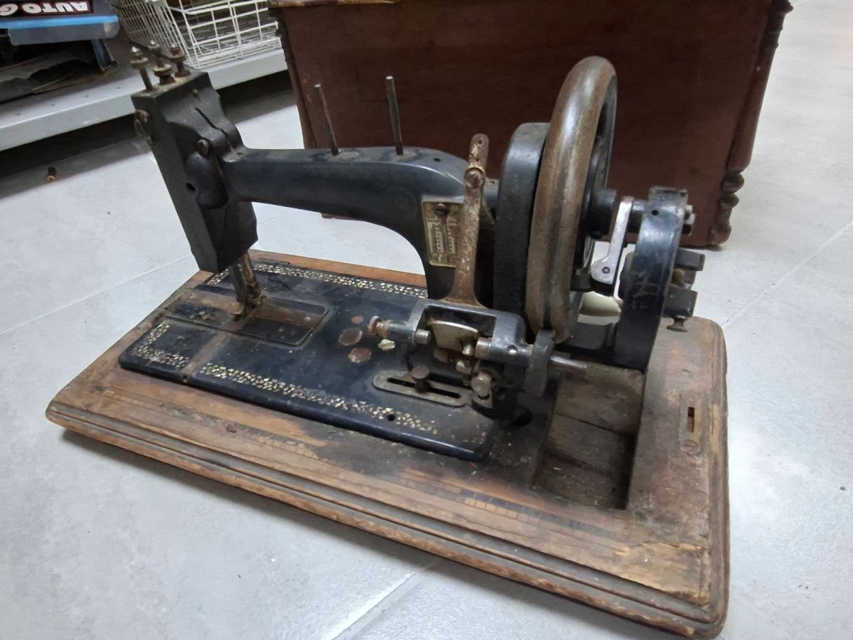 Antique German Hand-Crank Sewing Machine 3