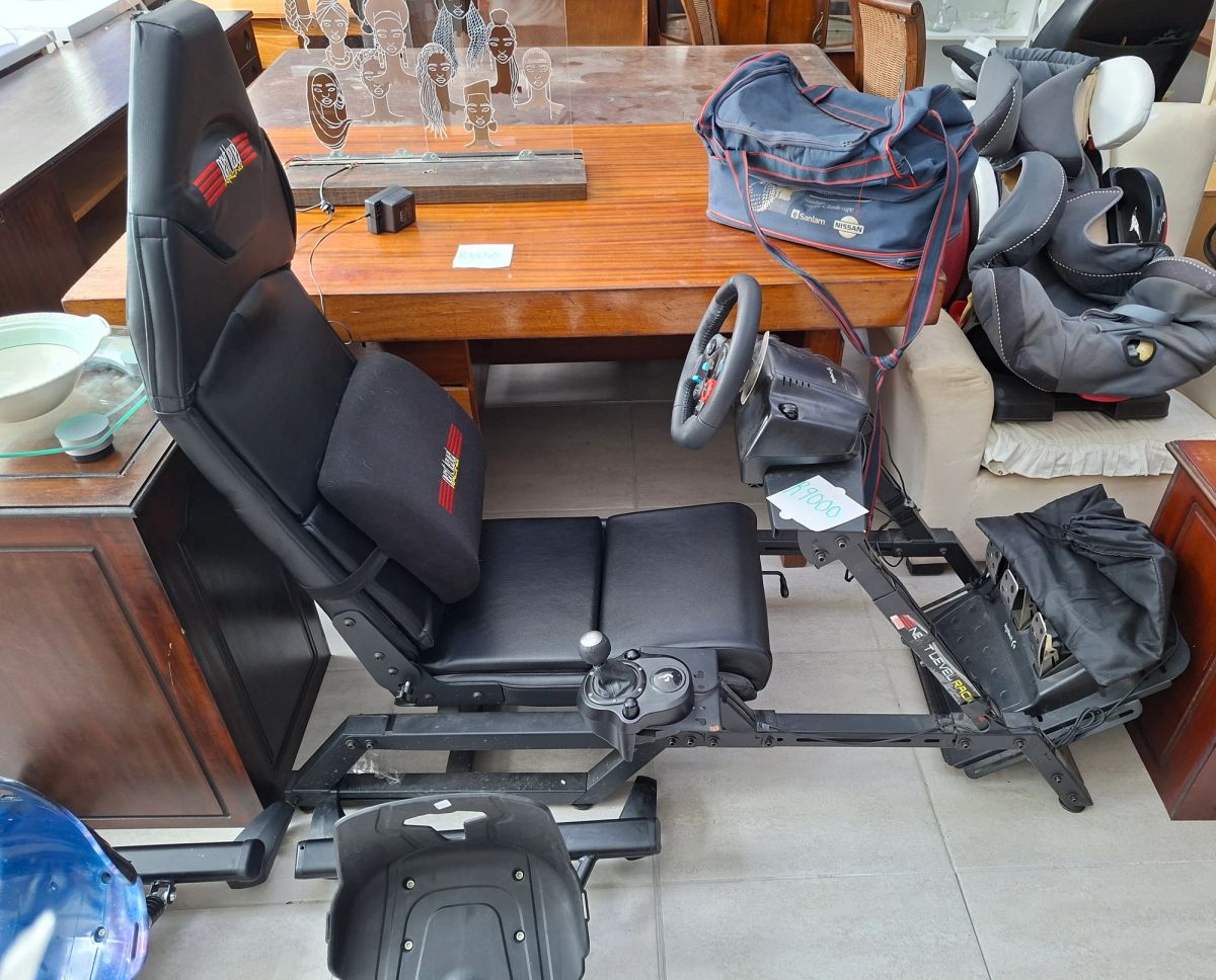 Next Level Racing Simulator Cockpit with Logitech G29 Steering Wheel & Pedals 2