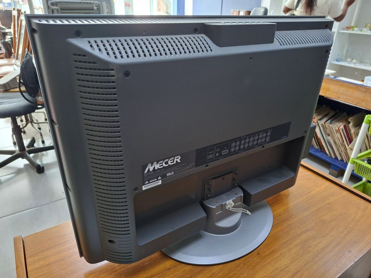 Older MECER flat-screen LCD television/monitor 3