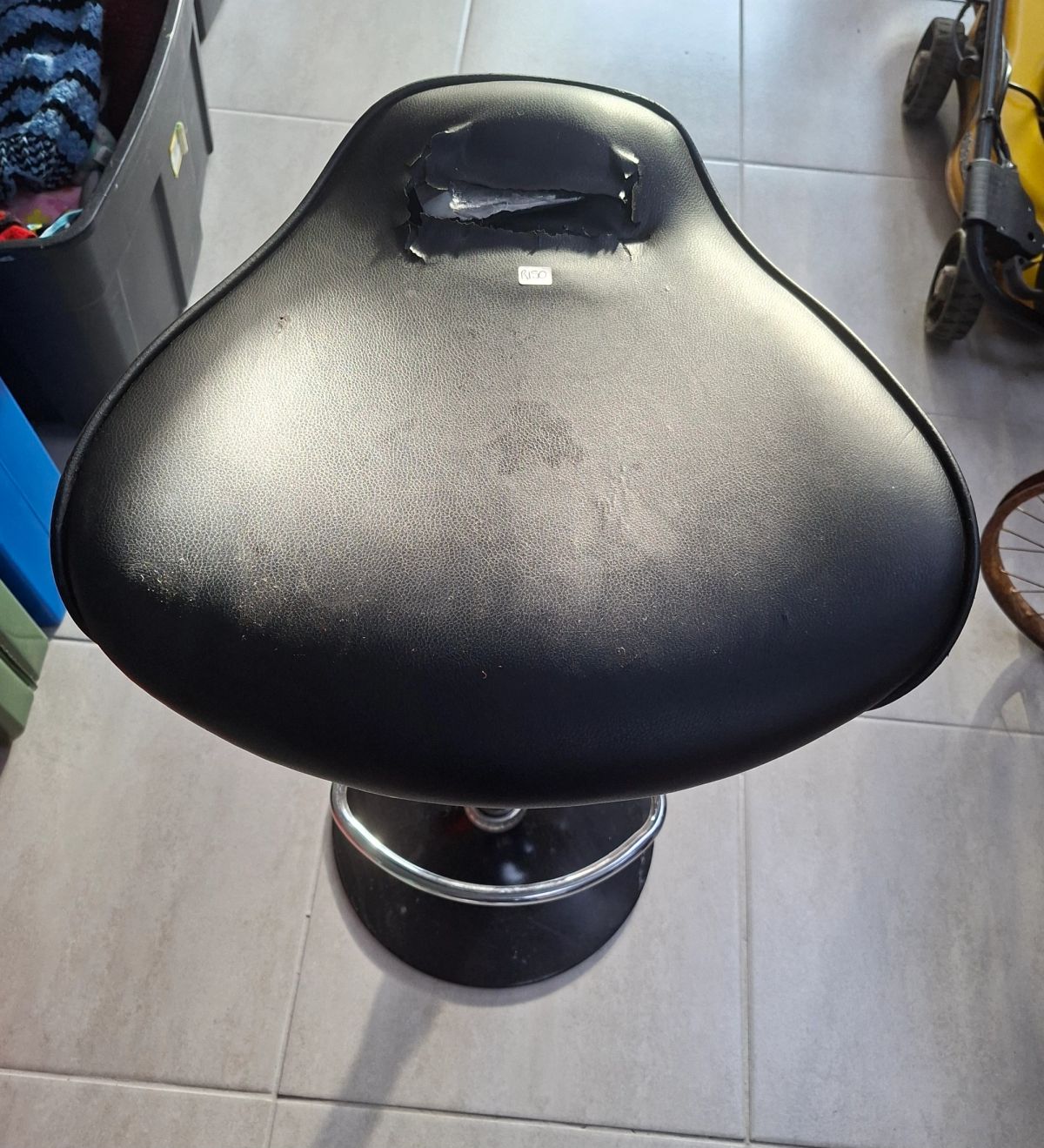Adjustable Gas-Lift Bar Stool  3