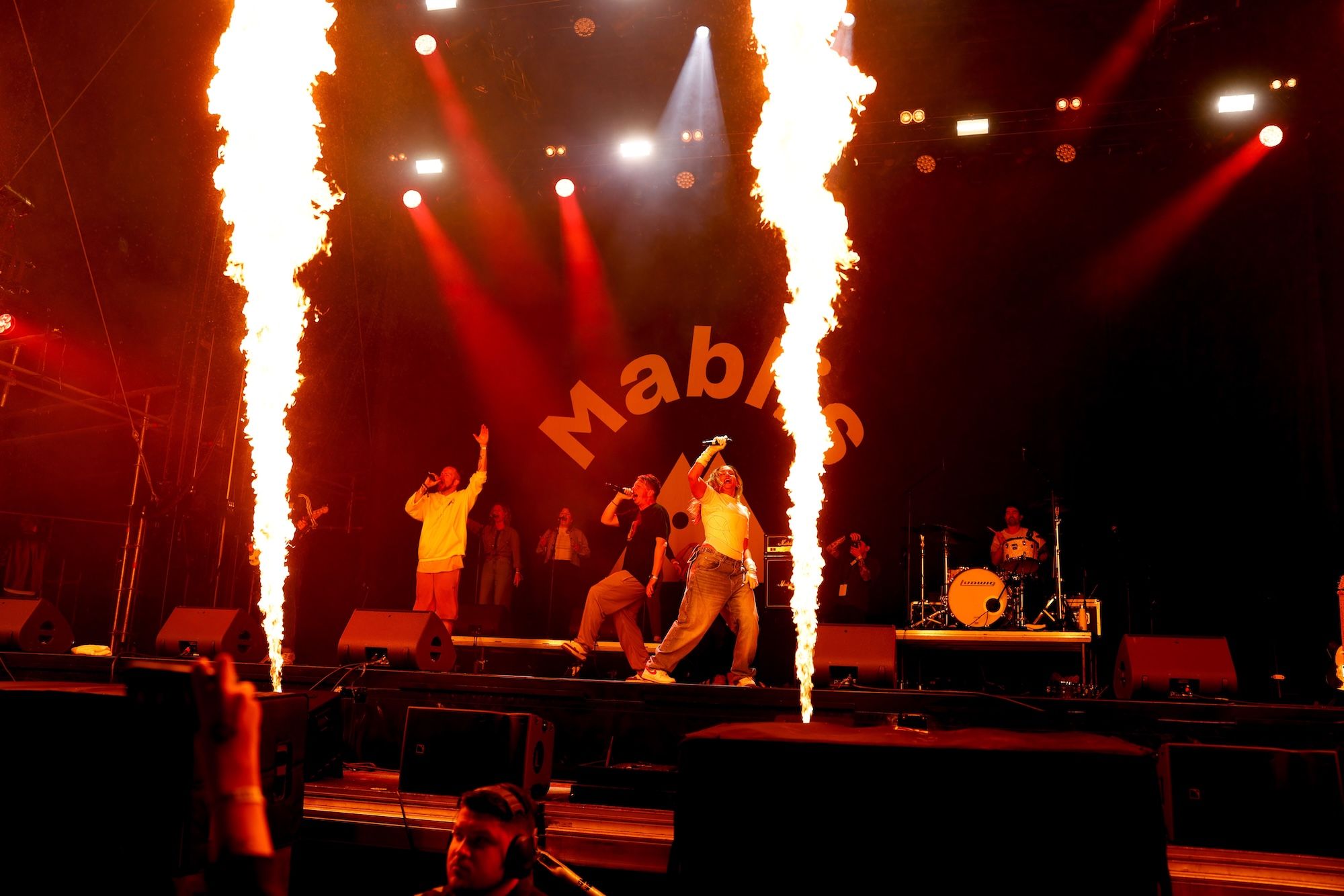 Kriminell kunst på scenen med pyro