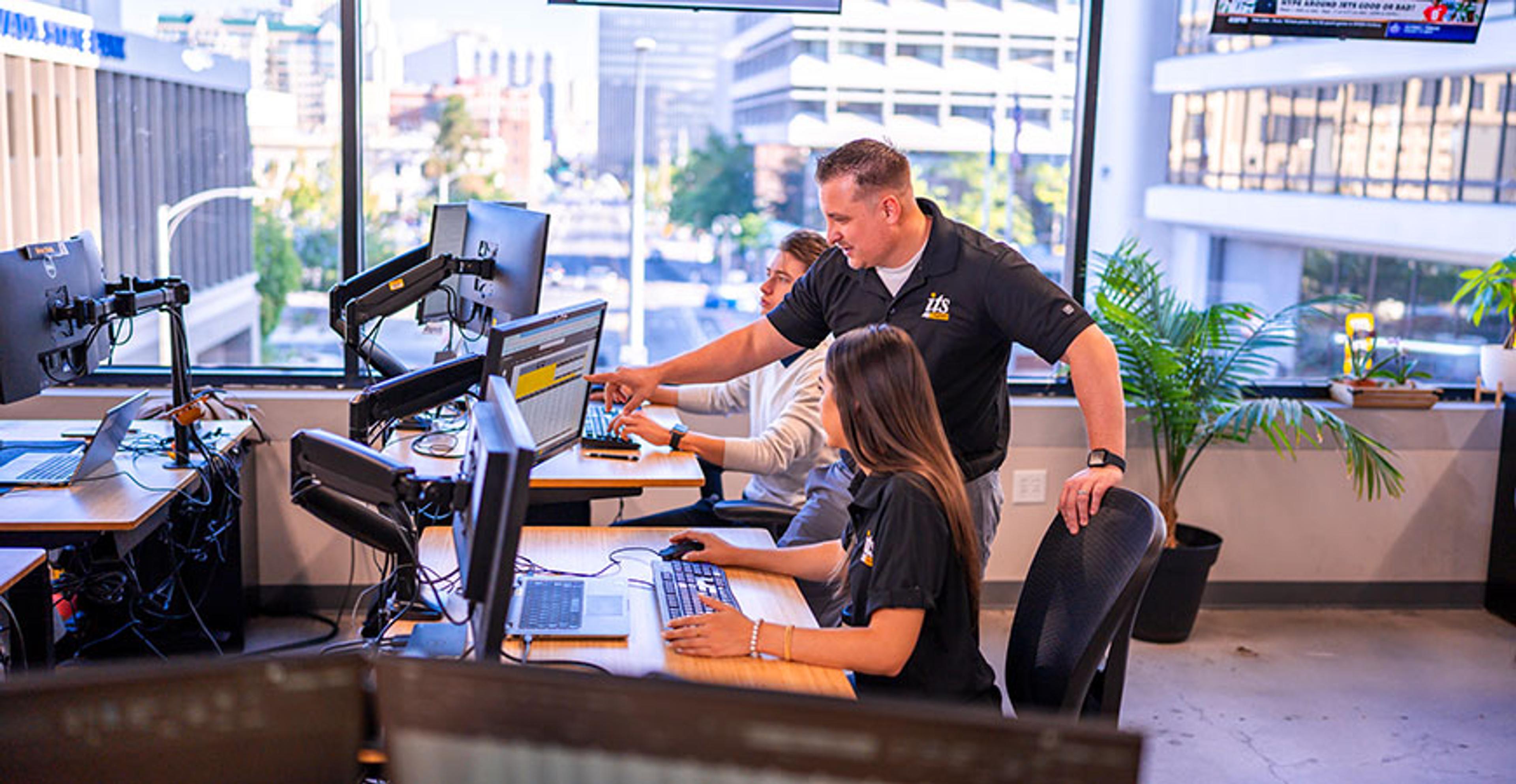 manager point to employees computer screen