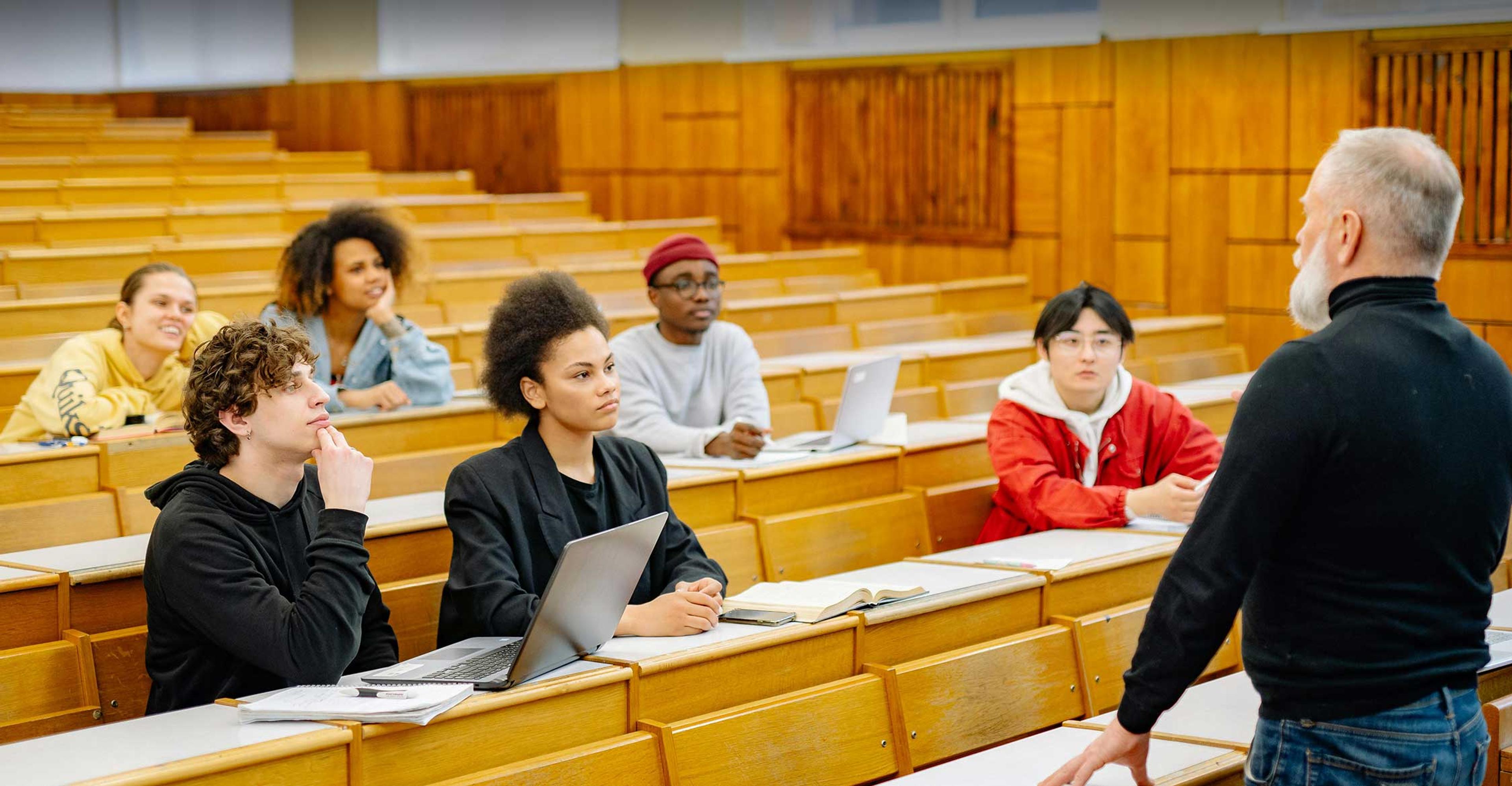 a college professor teaching supply chain at unr