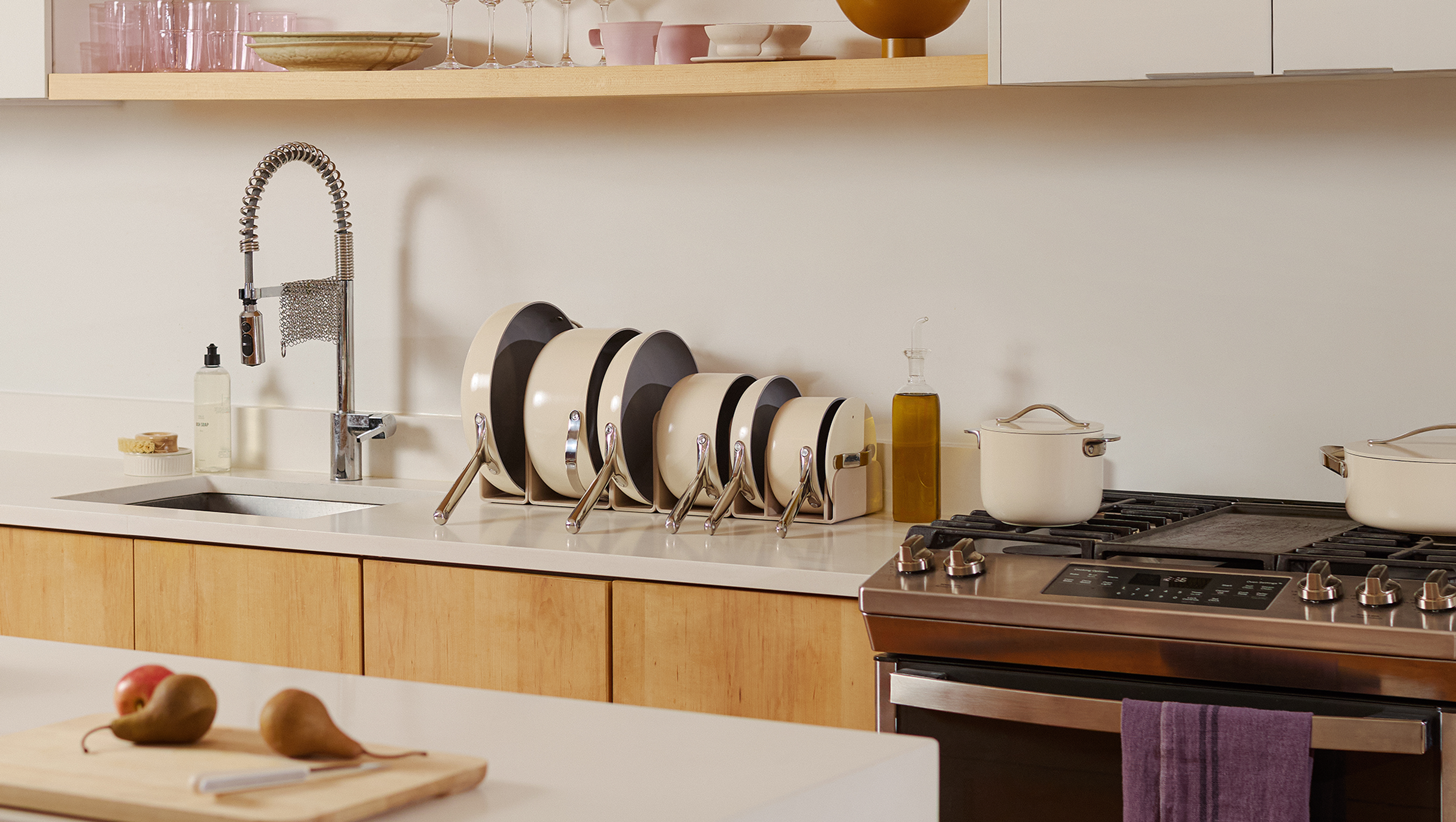 a set of pans delivered by ITS Logistics' omnichannel fulfillment strategy