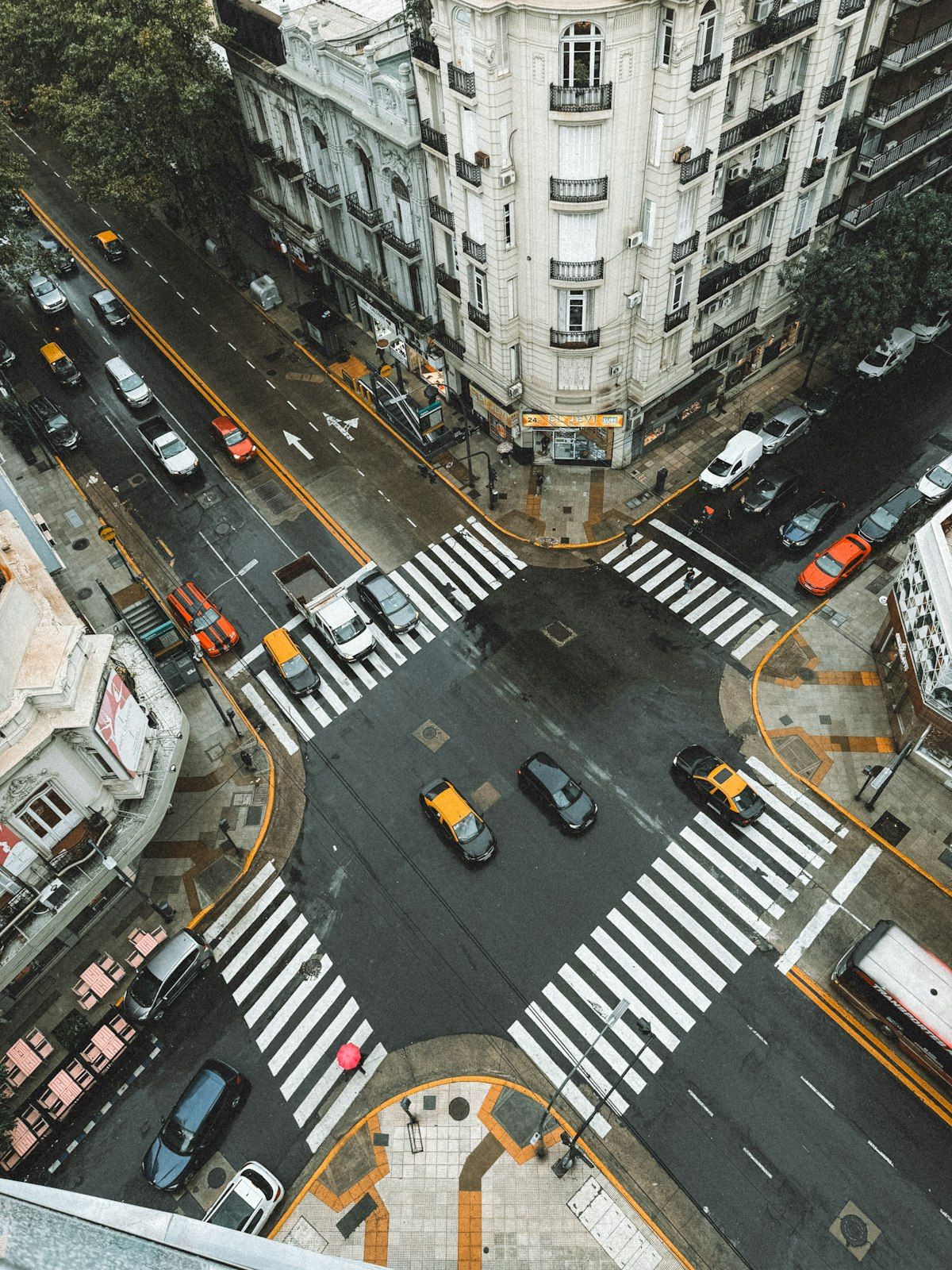 Argentina Real Estate Scams: Title Fraud, Dollar Tricks, and Fake Escribanos
