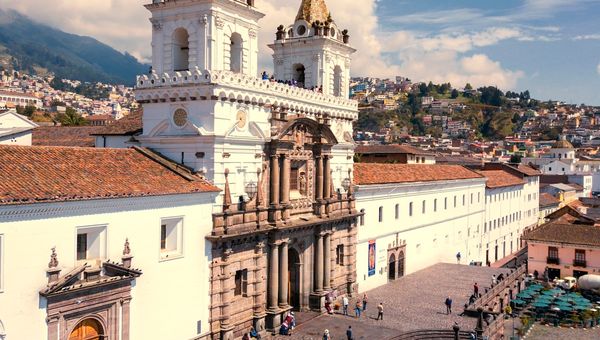 Ecuador Real Estate Scams: What Foreign Buyers Need to Know