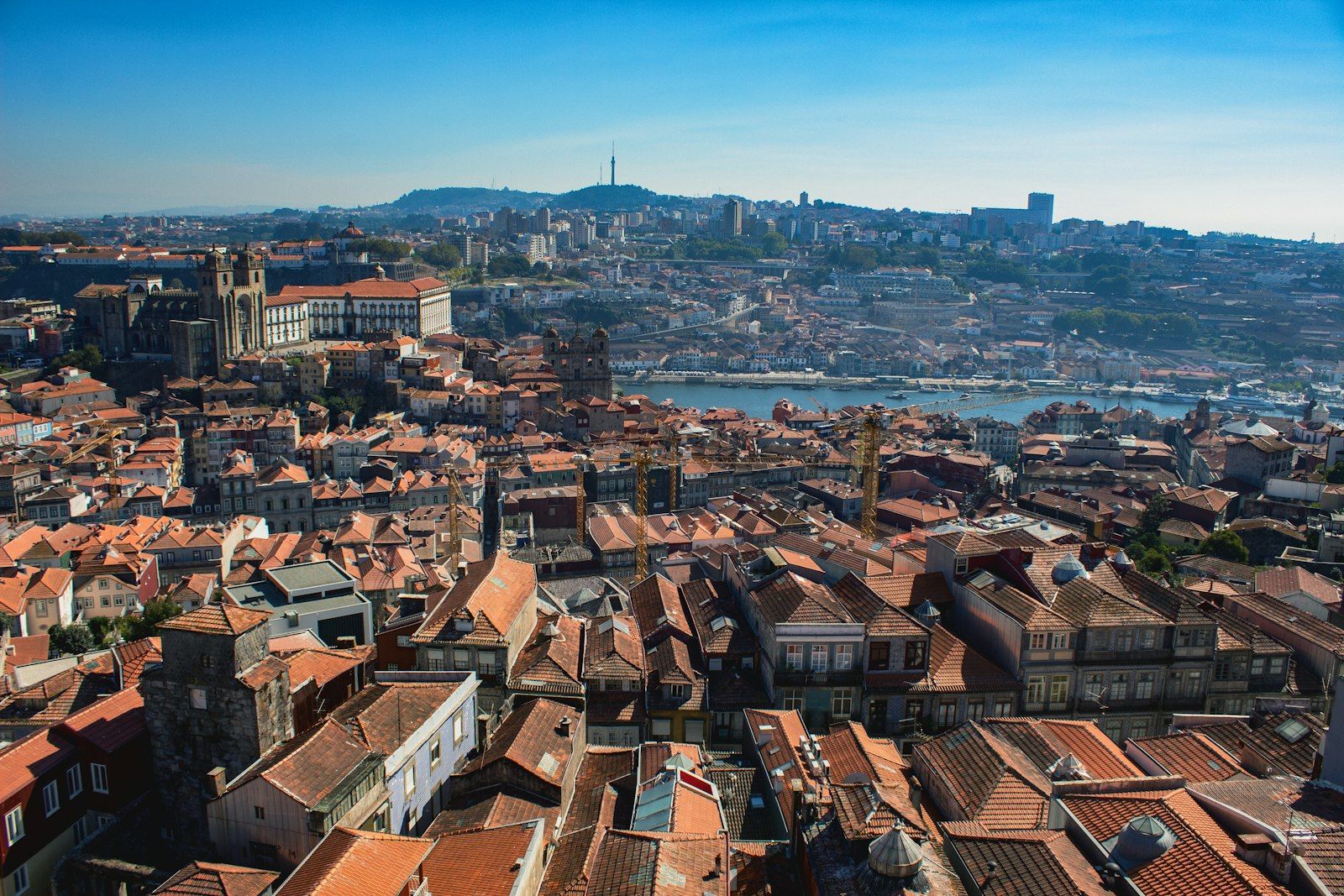 Portugal Non-Resident Home Purchases Fall 10.3 Percent to 1,890 in the Second Quarter