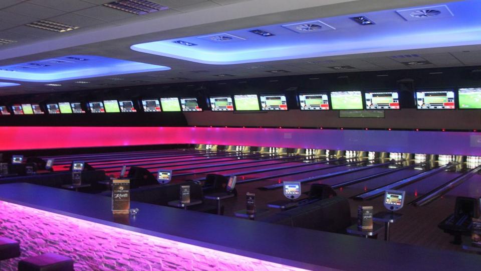 Lanes with scoring screens at Bowling Lounge MG.
