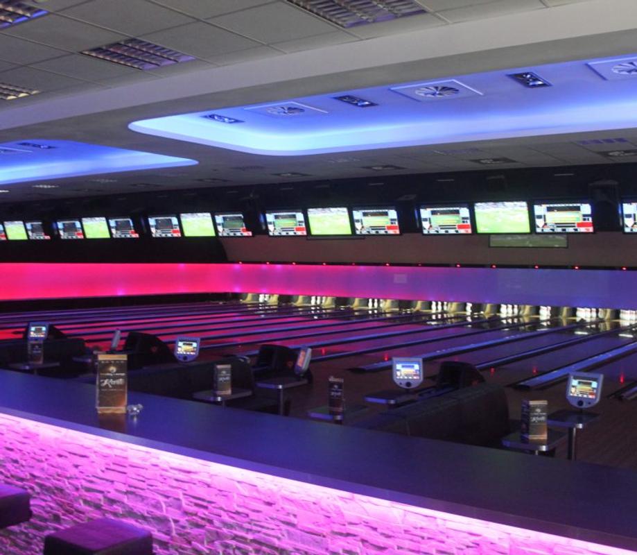 Bowling lanes at Bowling Lounge MG.