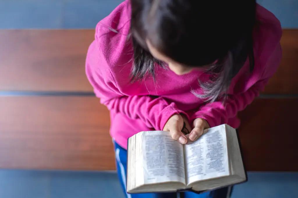girl reading