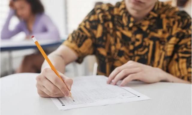 What is the Difference Between IGCSE vs GCSE?