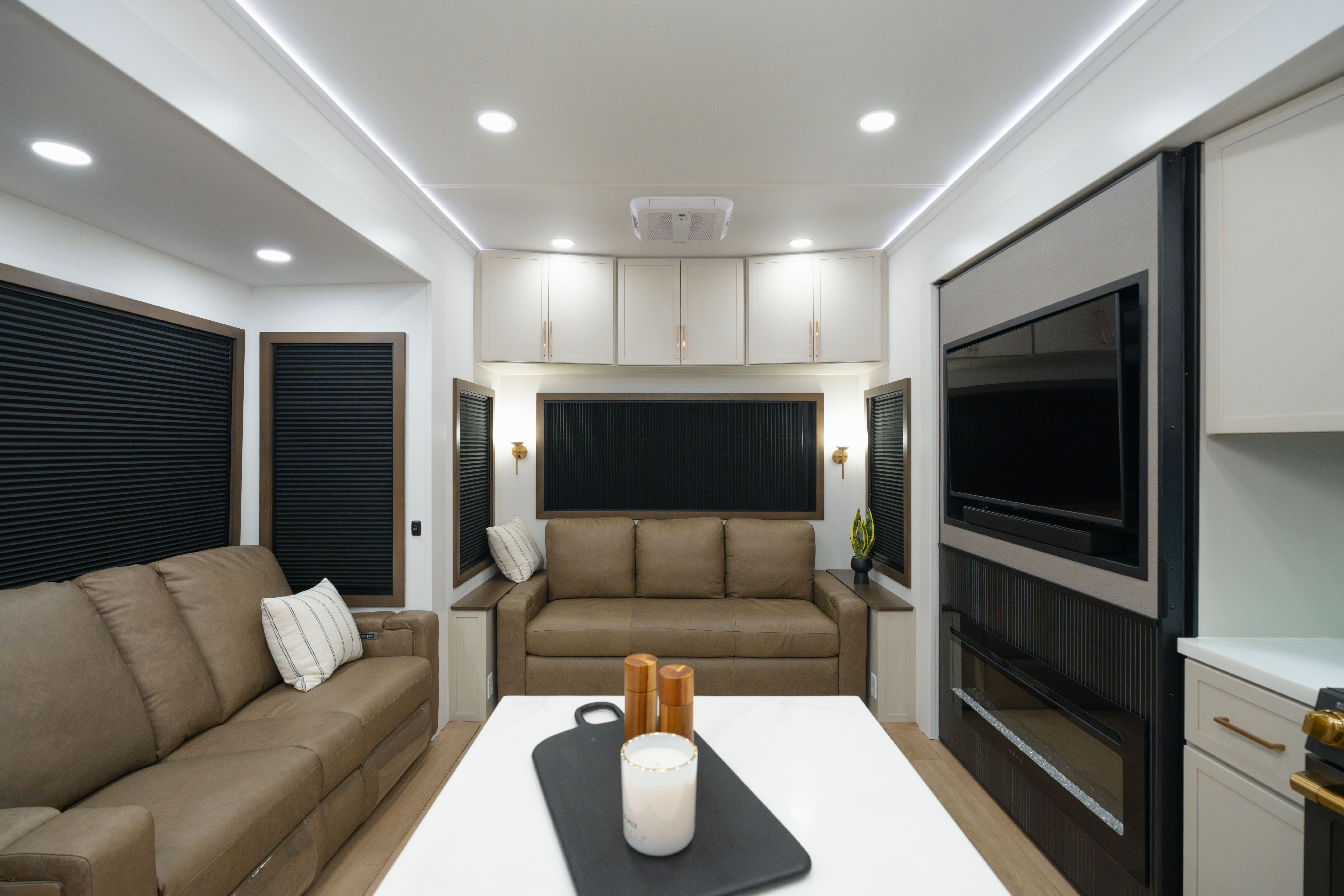 2027 Alliance Aurum 38FB interior photo 3