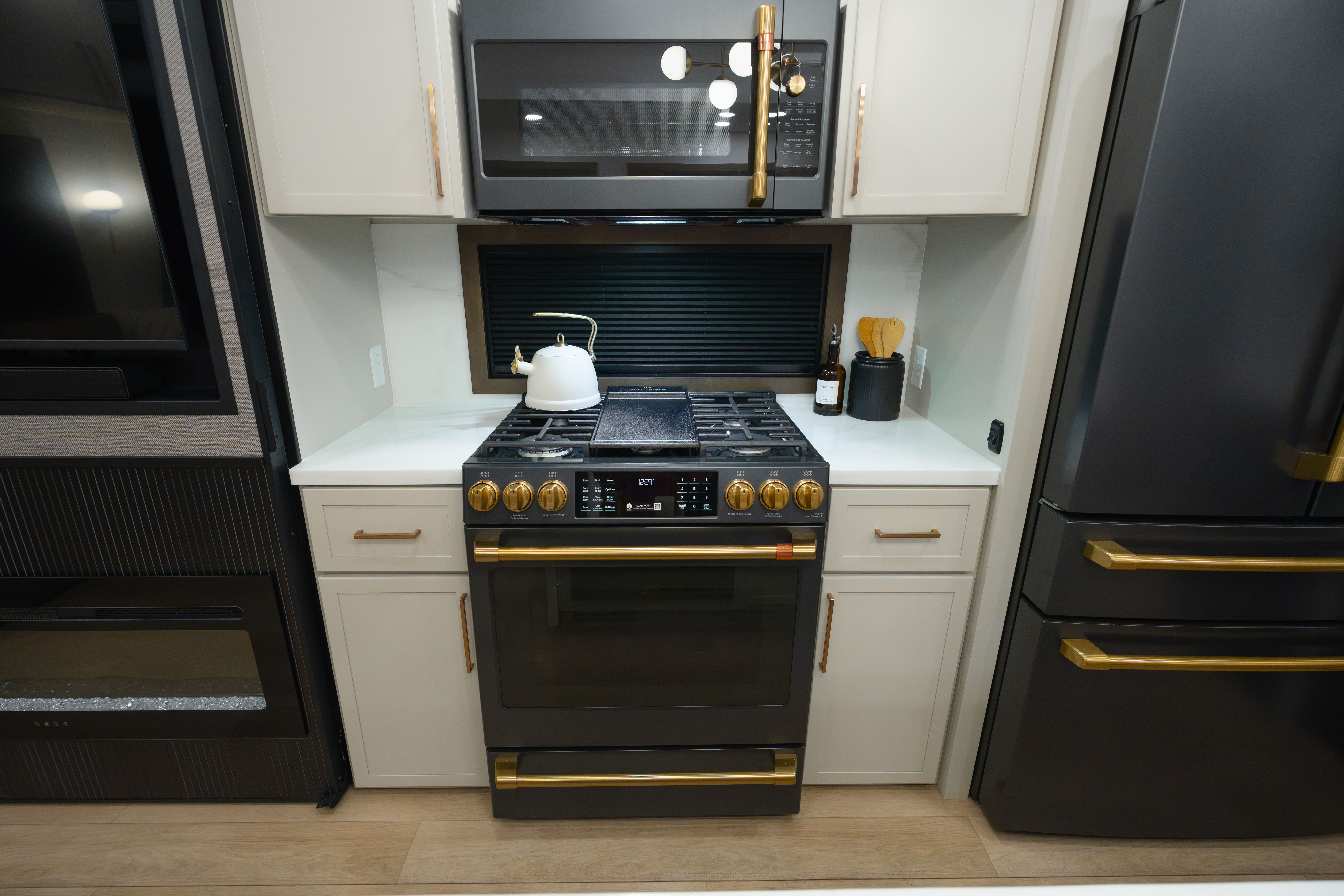 2027 Alliance Aurum 38FB interior photo 10