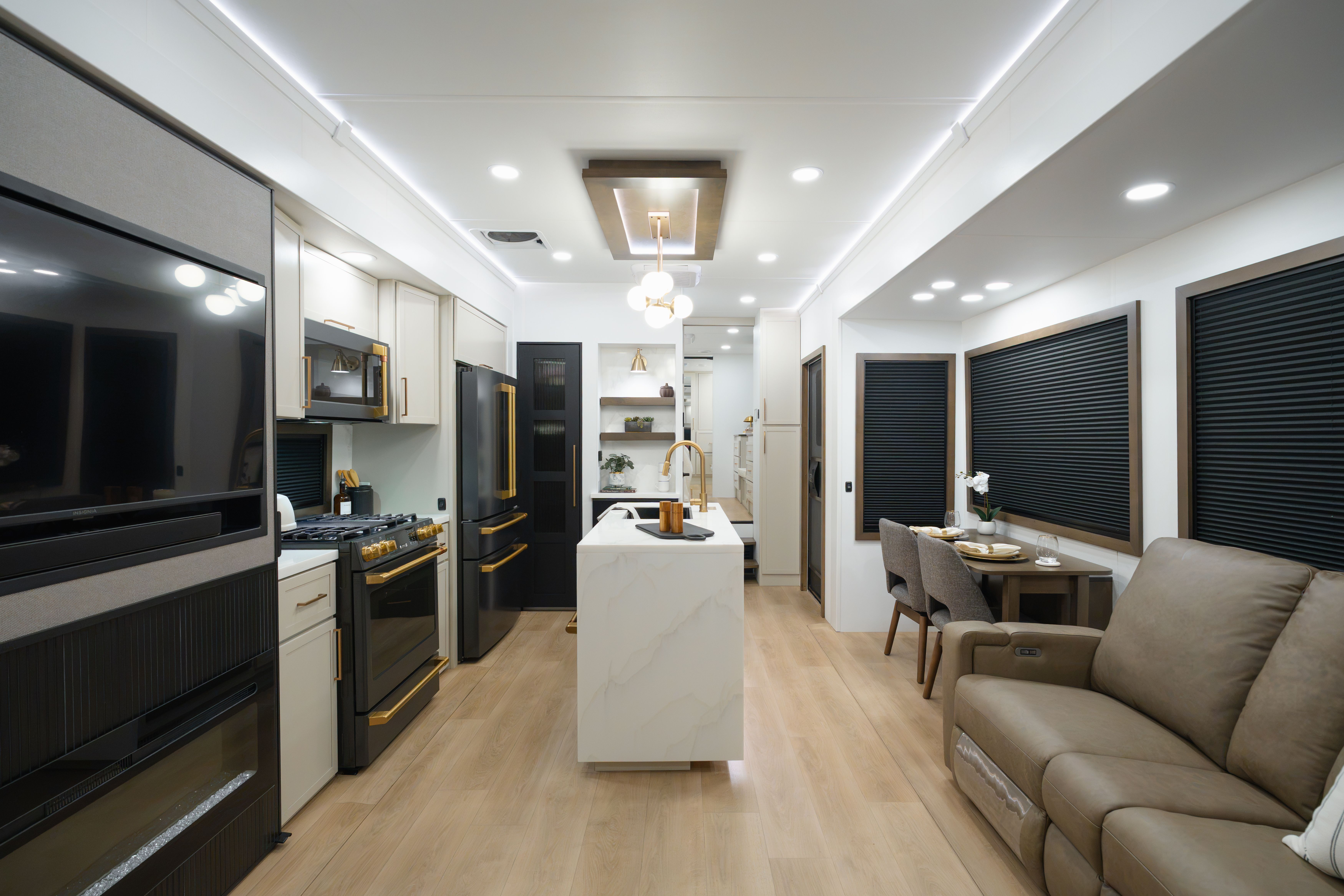 2027 Alliance Aurum 38FB interior photo 8
