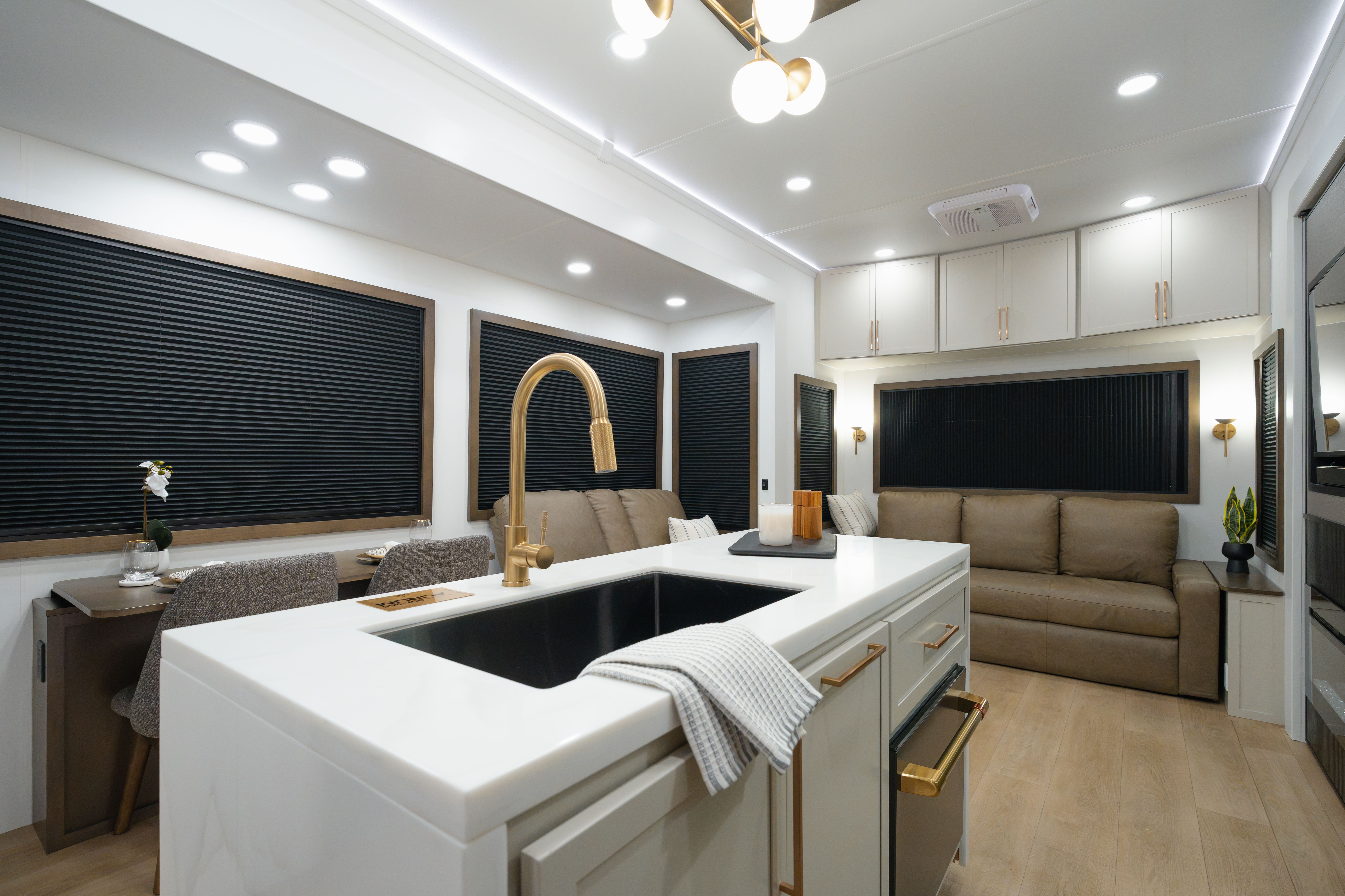 2027 Alliance Aurum 38FB interior photo 4
