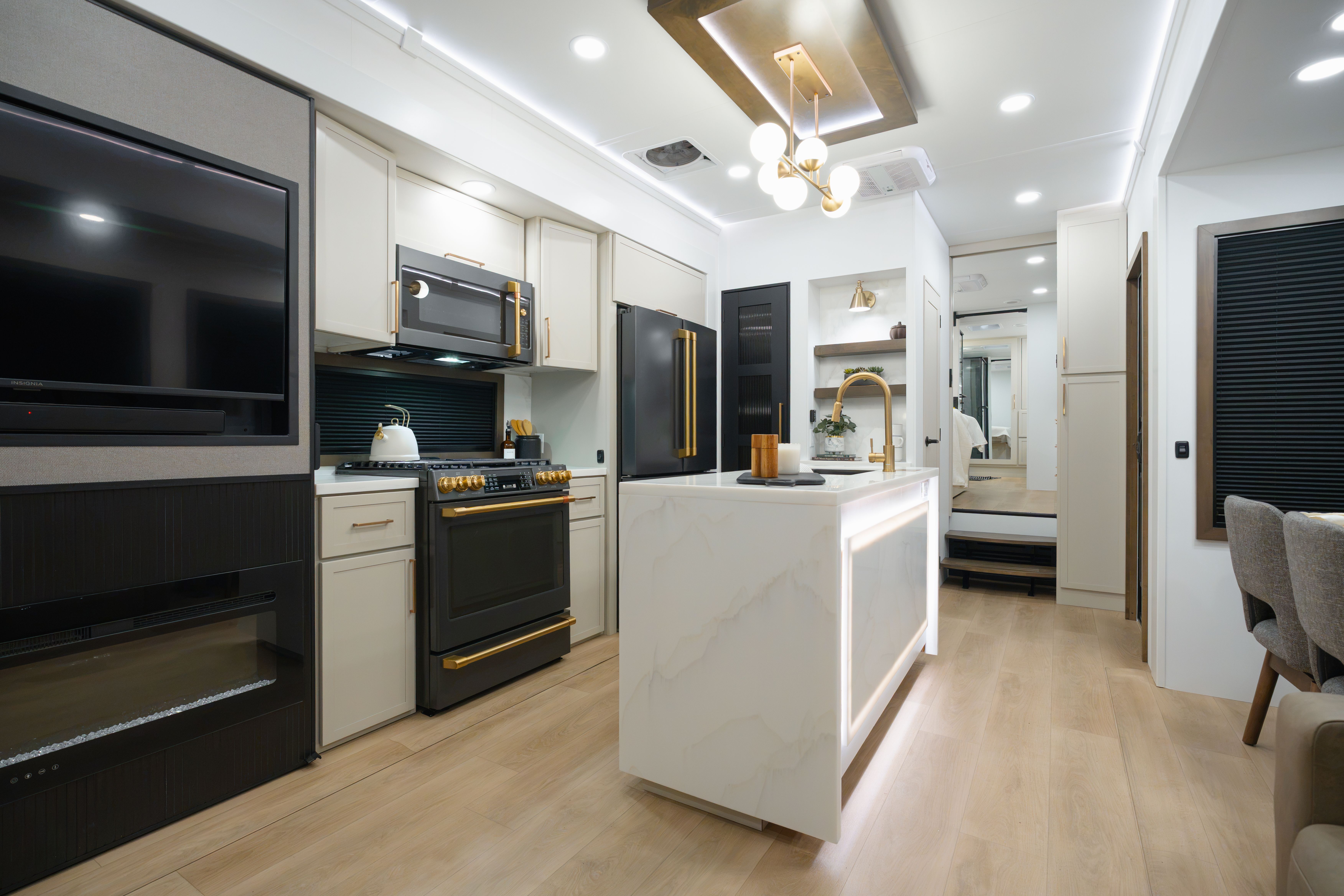 2027 Alliance Aurum 38FB interior photo 9