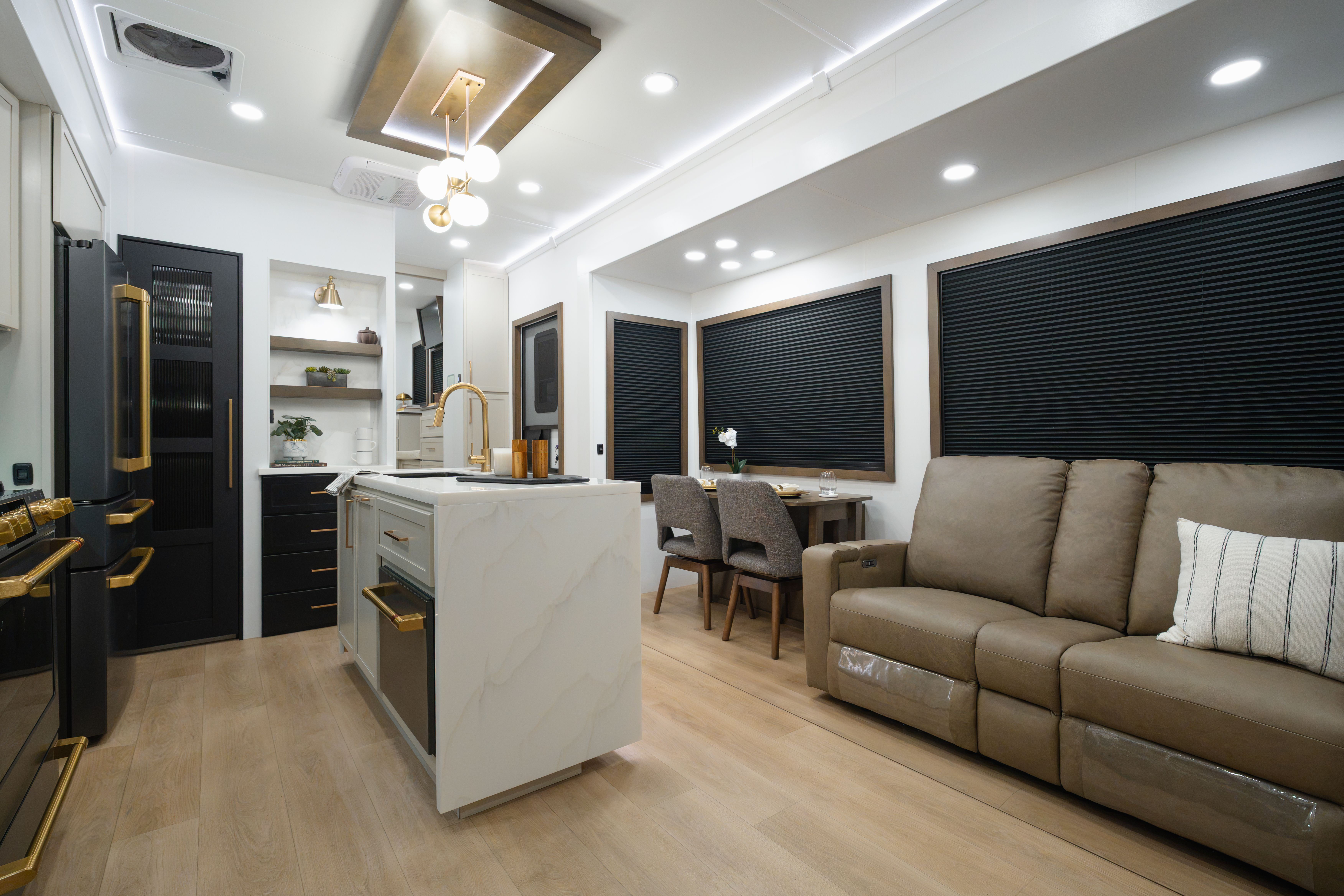 2027 Alliance Aurum 38FB interior photo 7