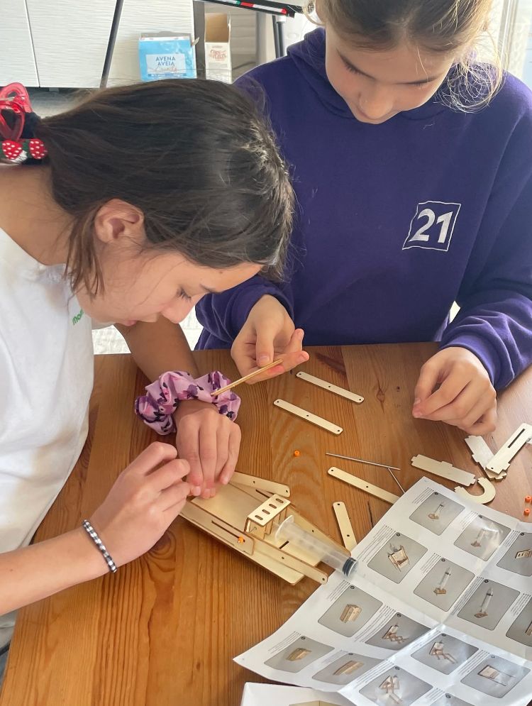 small girls working on STEAM activity at mont21 school