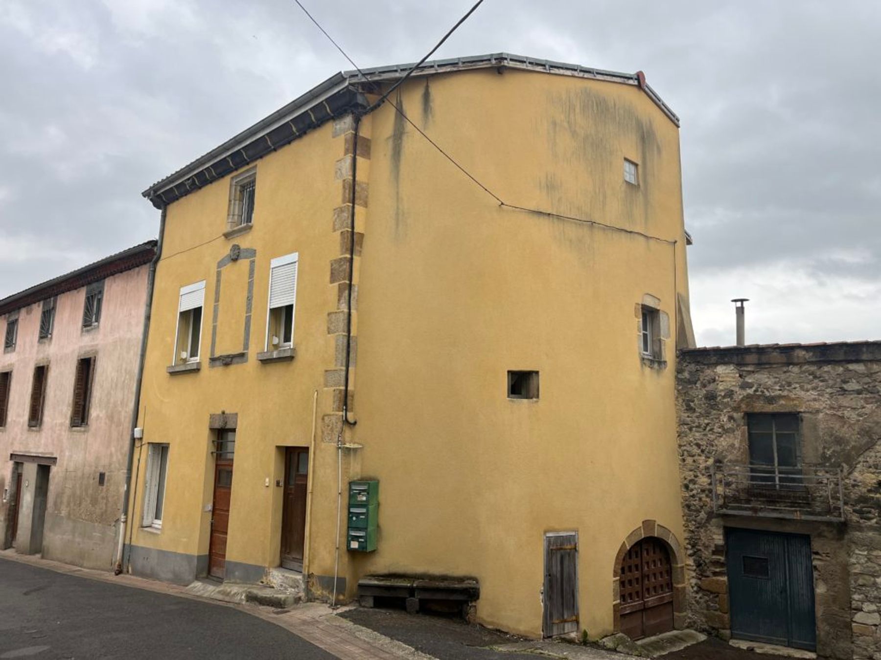 Immeuble de rapport – Les Martres de Veyre – photo 1