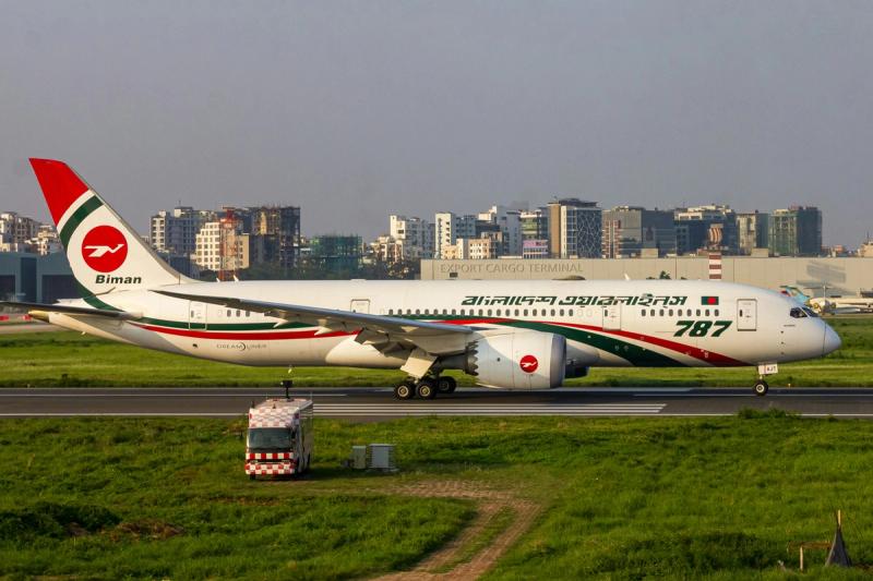 Boeing 787 on the runway