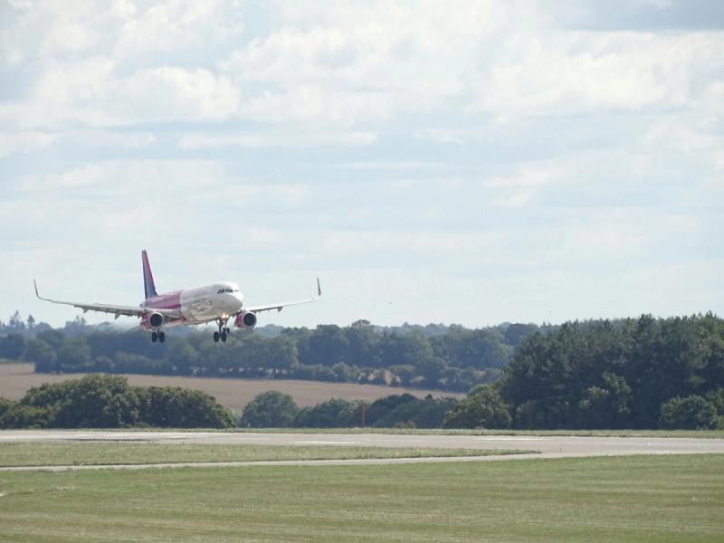 Wizz Air landing at Luton Airport