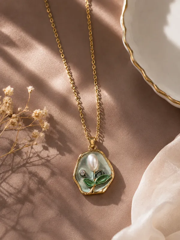 Elegant Mother Pearl Blossom Pendant Necklace-Light Green