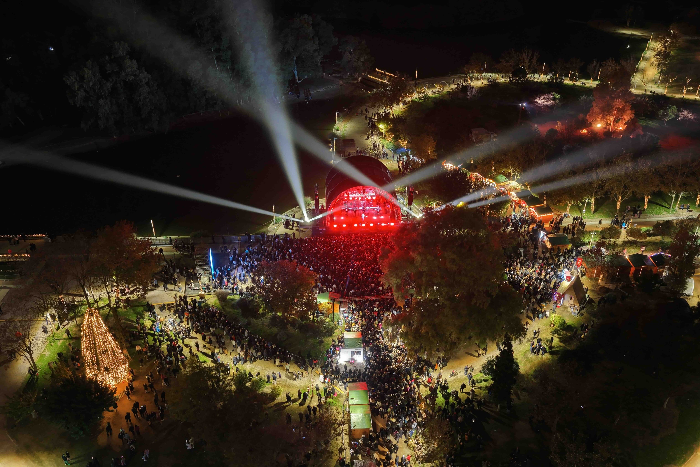 Turning a public park into a shared Christmas neighbourhood
