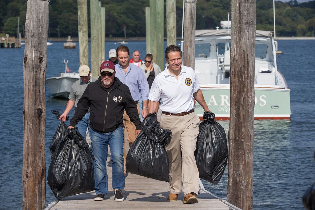 Cuomo and billy Joel with Oysters