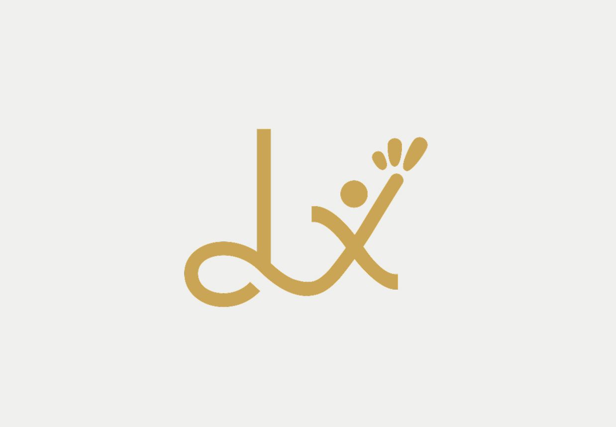 Monogramme doré de Lynxeas sur fond ocre, associant les initiales de la marque à une silhouette humaine stylisée.