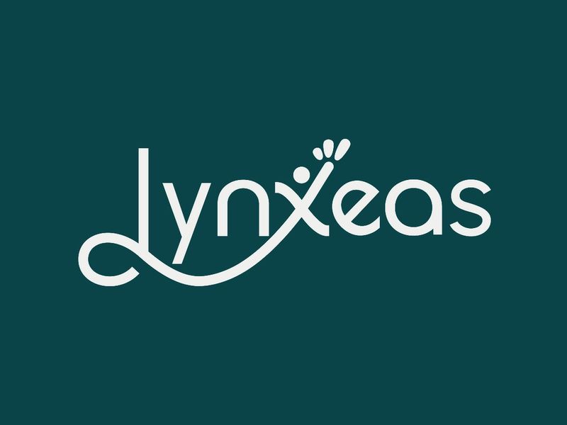 Logo blanc de Lynxeas sur fond vert foncé, intégrant une silhouette humaine stylisée au cœur du lettrage.