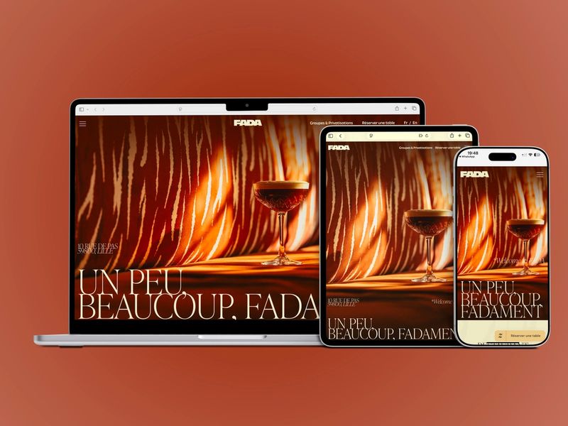 Mockup responsive du site web du FADA affiché sur un ordinateur, une tablette et un smartphone, présentant la page d’accueil du restaurant.