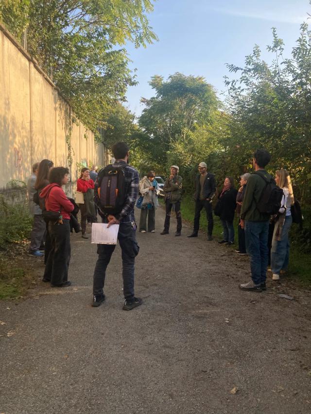 L'incontro con un gruppo di cittadini l'ultimo giorno della residenza di Kilowatt alla Goccia