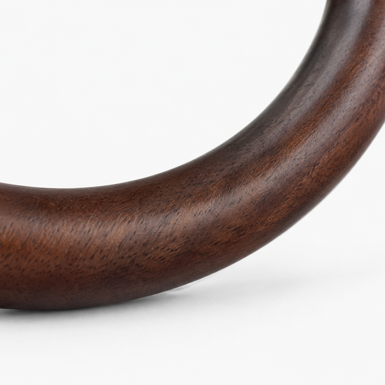 Schwarzer Schalhalter aus Holz für Hotels – Produktansicht 4