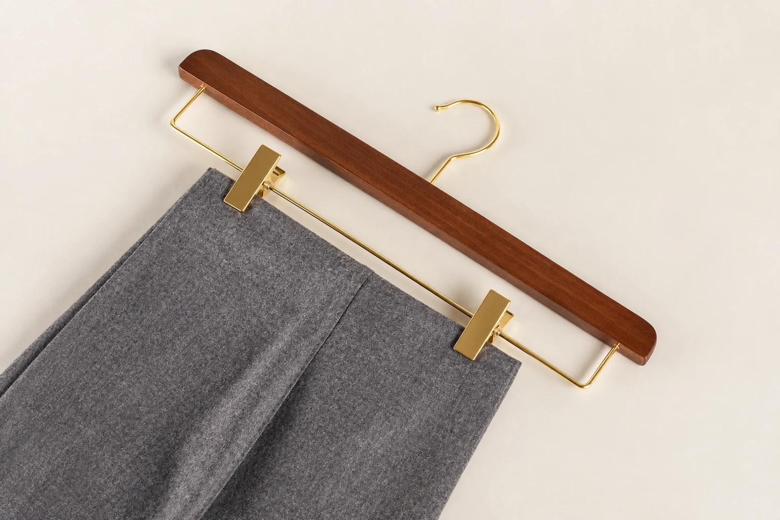 How to Choose Pants Hangers for Retail Collections