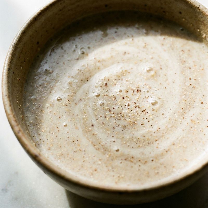 Dettaglio texture di Il latte di quinoa.