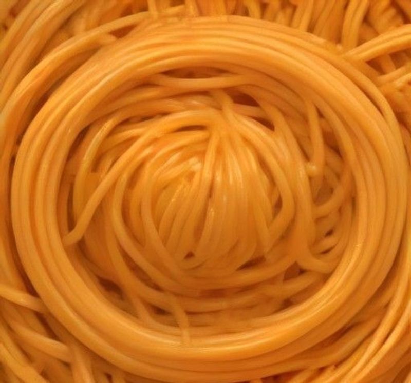 Illustrazione generata con AI: macro spaghetti secchi