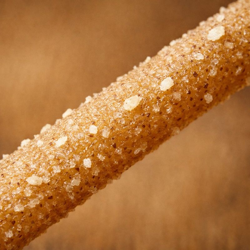 Macro close-up comparing the texture of Rummo and La Molisana.