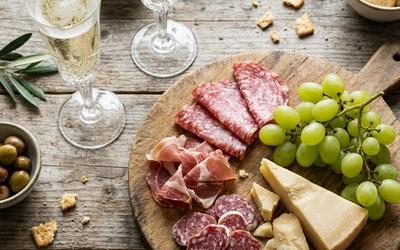 Conegliano Valdobbiadene vs Franciacorta: Wine Regions Compared