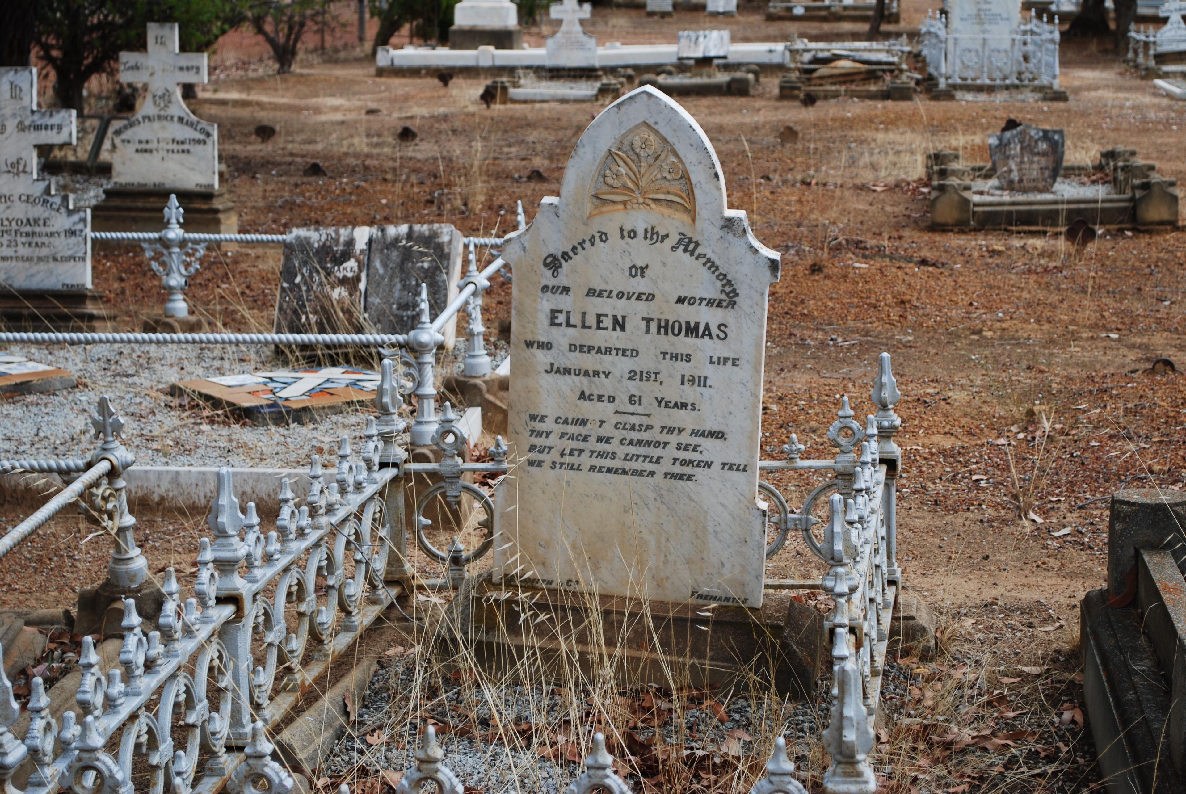 Gravesite of Ellen Thomas