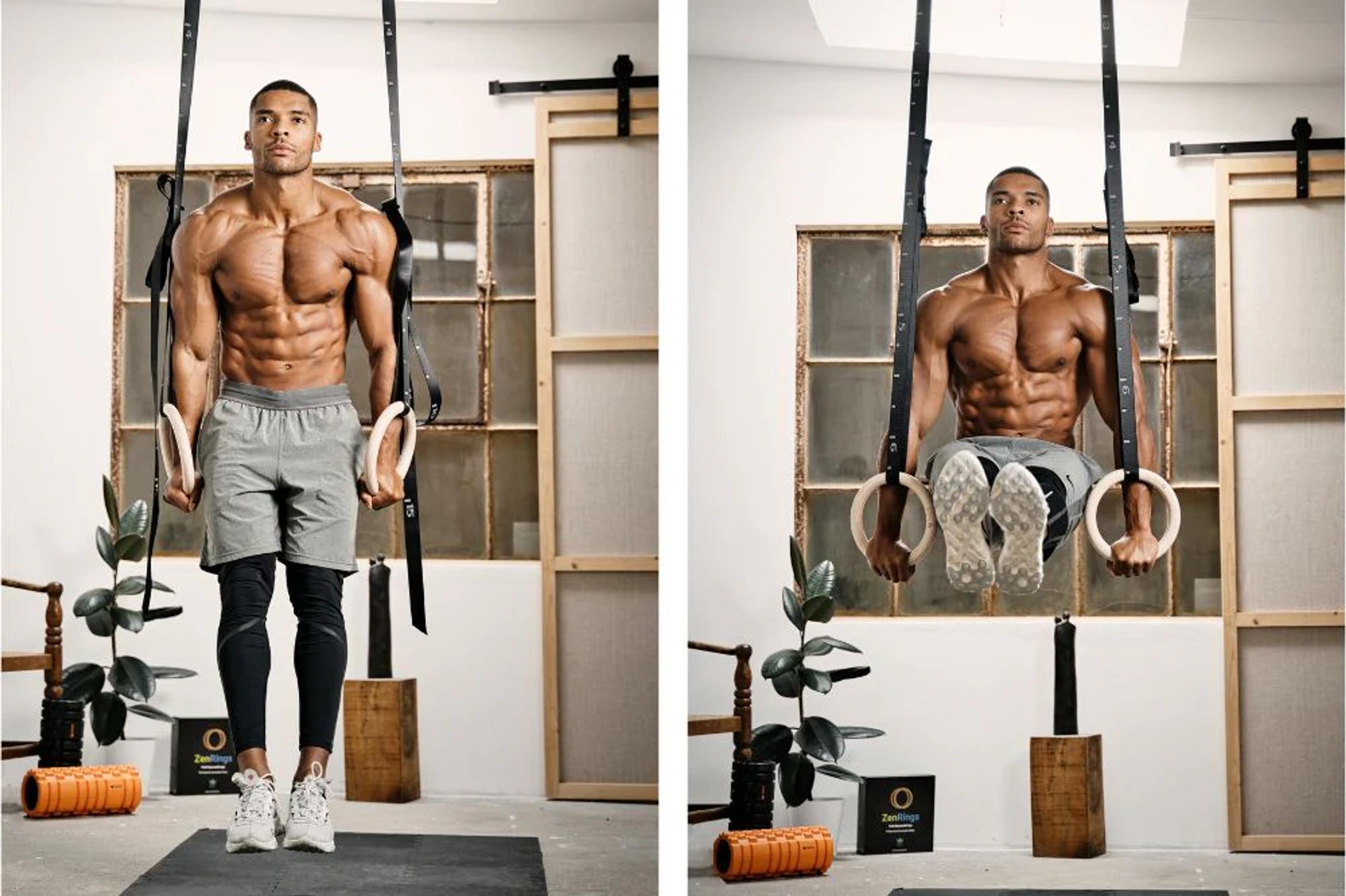 Ein muskulöser, shirtloser Mann führt Ringübungen an aufgehängten Turnringen in einem hellen Trainingsraum aus; links steht er in einer stabilen Ringstützposition mit gestreckten Armen, rechts zeigt er einen gehobenen Stütz/L-Sitz mit angewinkelten Beinen und gespannten Bauchmuskeln.