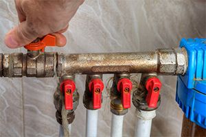 Avoid Burst Pipe Damage And Call A Plumber