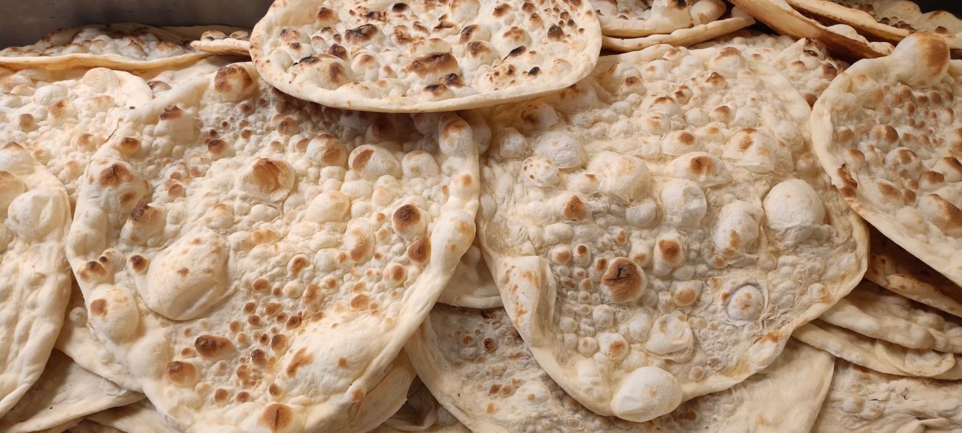 Pieczywo wypiekane w tradycyjnym piecu tendur