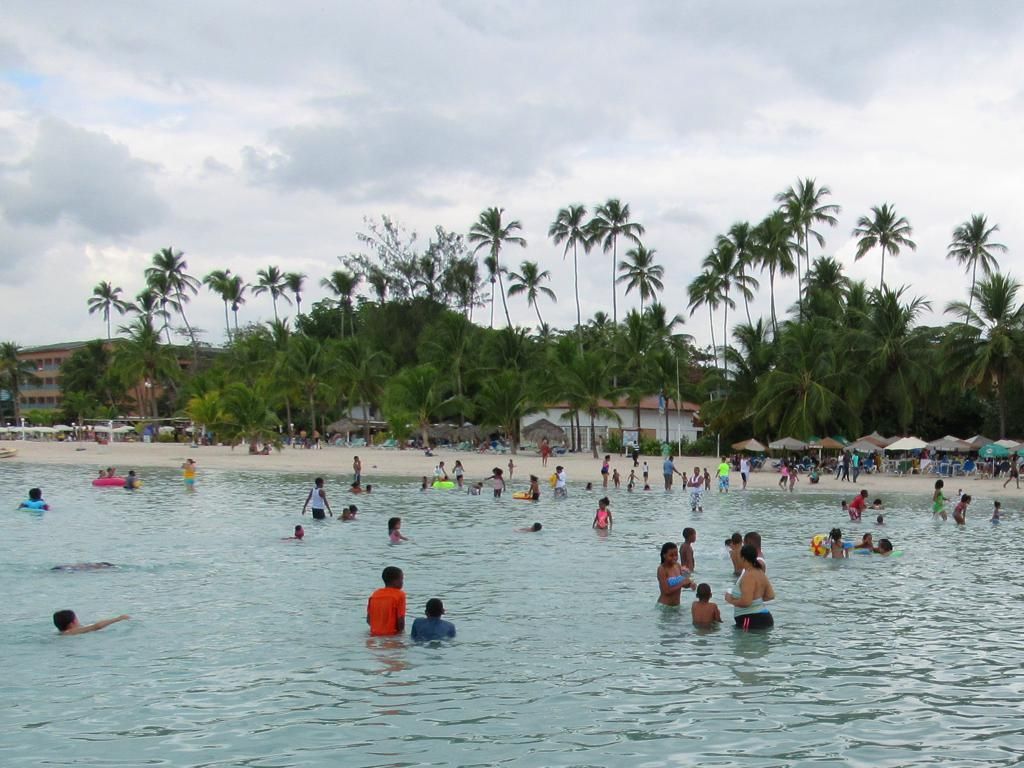 Boca Chica y Juan Dolio: La Playa de Santo Domingo y su Mercado de Fin de Semana