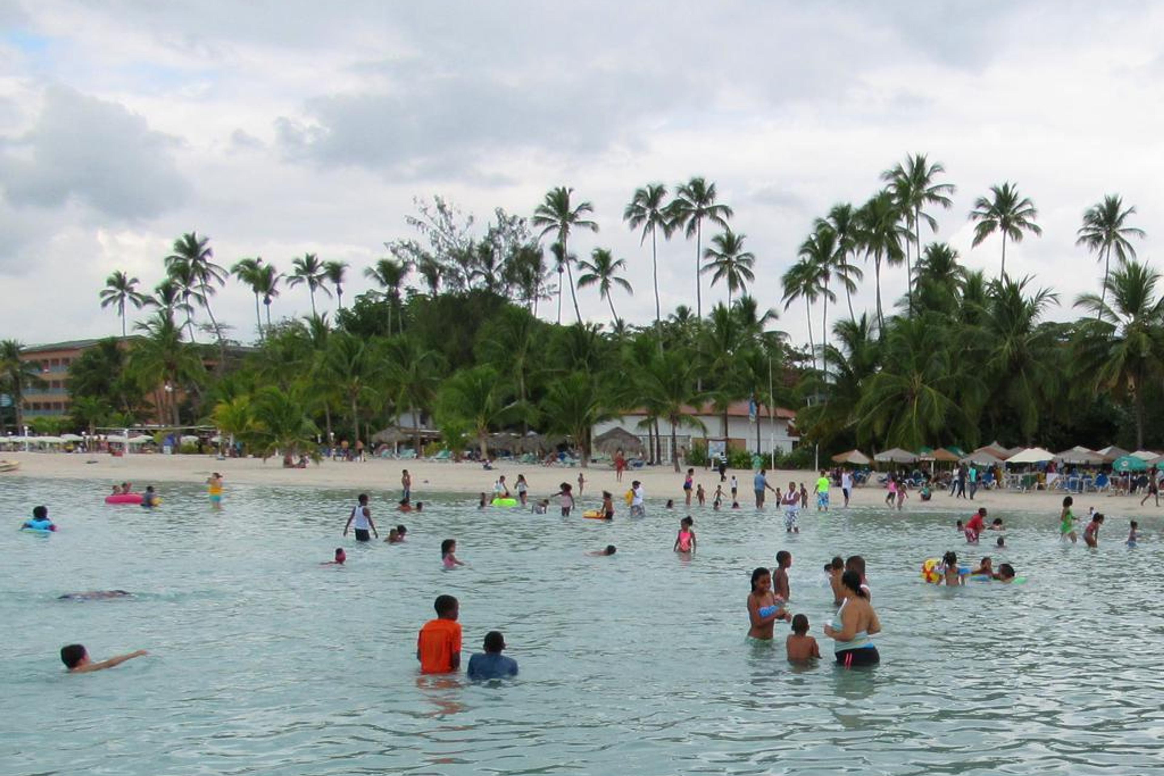 Boca Chica y Juan Dolio: La Playa de Santo Domingo y su Mercado de Fin de Semana