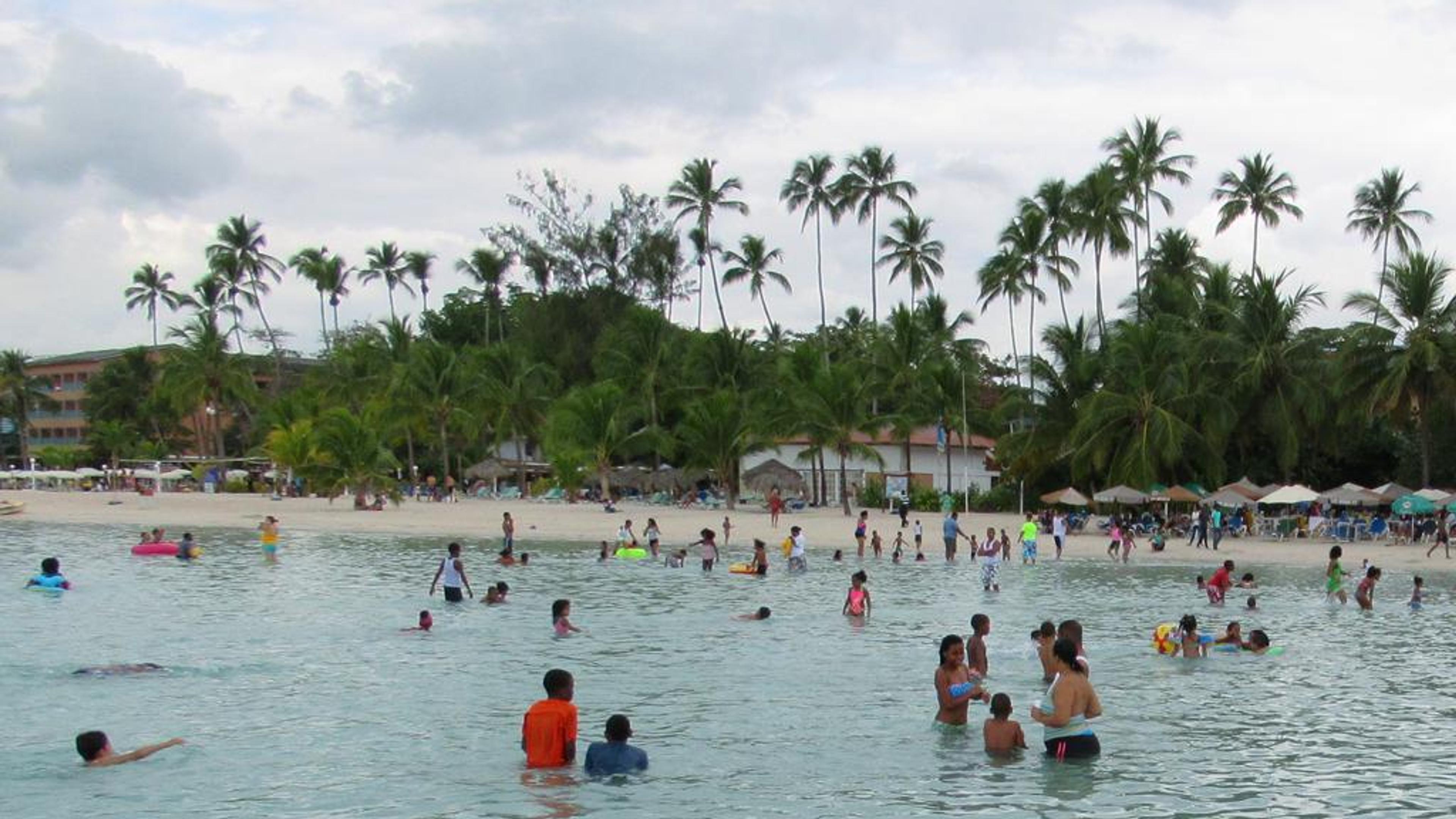 Boca Chica y Juan Dolio: La Playa de Santo Domingo y su Mercado de Fin de Semana