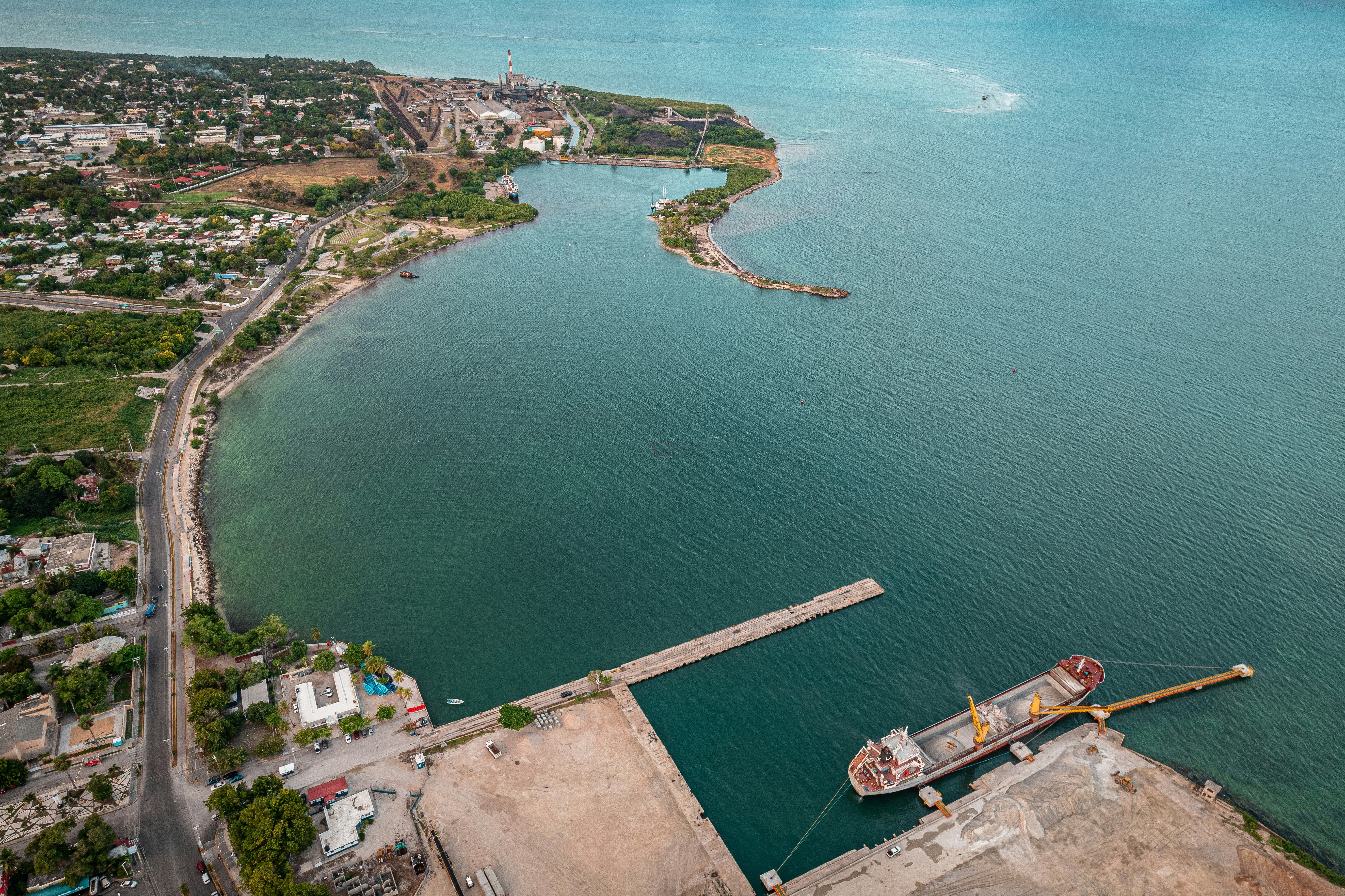 Barahona y la Costa Suroeste: Donde Vacacionan los Dominicanos
