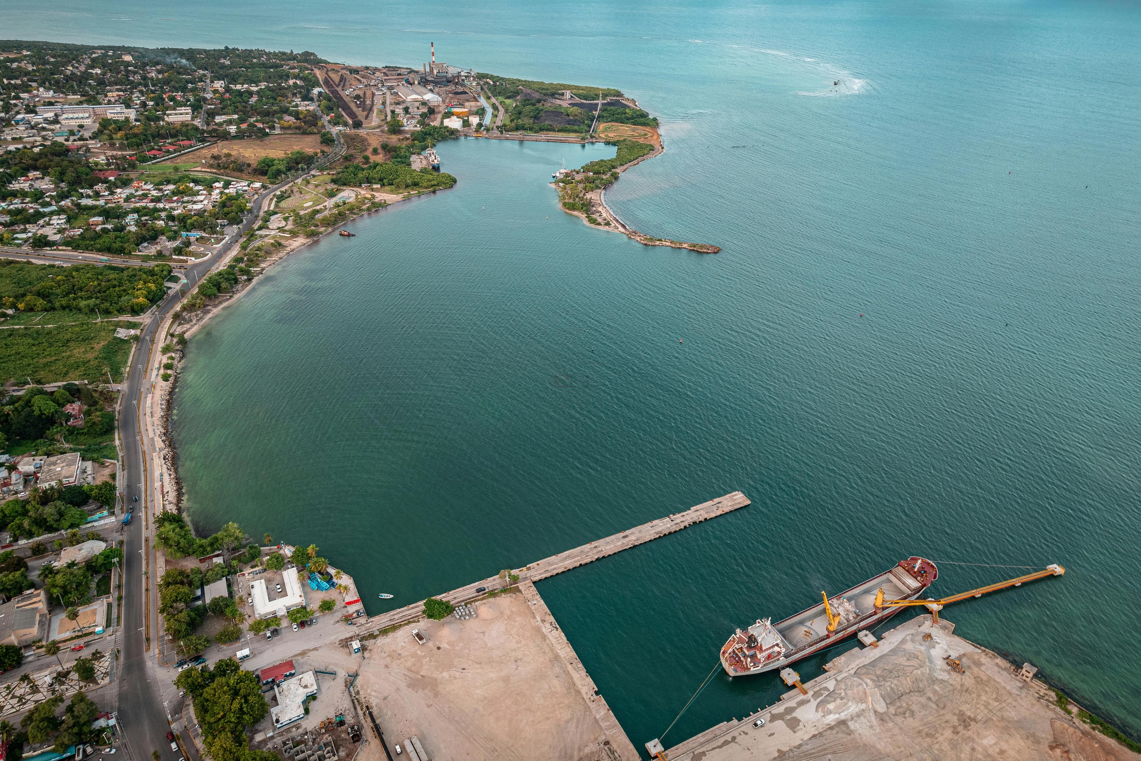 Barahona y la Costa Suroeste: Donde Vacacionan los Dominicanos
