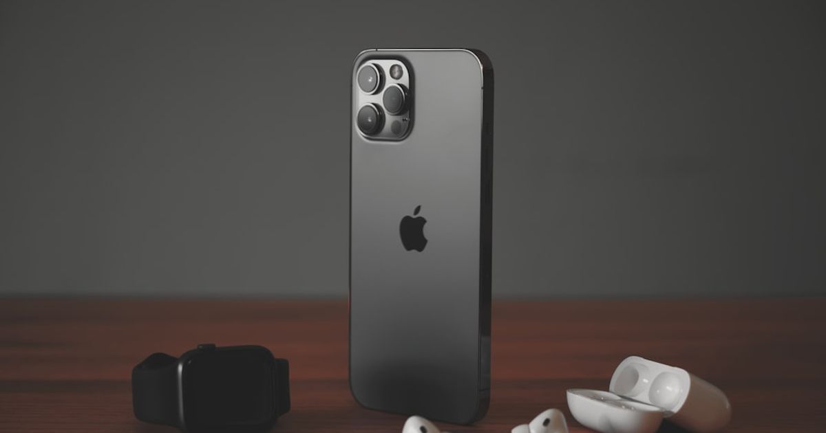iOS 26.2 CarPlay: Every New Feature in the December 2025 Update (Tested 6 Weeks) — black iphone 7 with white and black dice