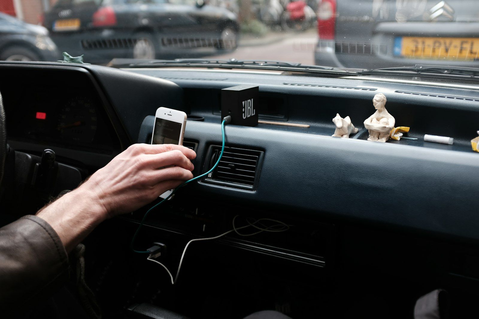 Phone Charging But CarPlay Not Working? The 4-Test Fix (iOS 26)