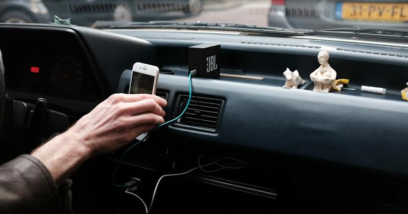 Phone Charging But CarPlay Not Working? The 4-Test Fix (iOS 26)